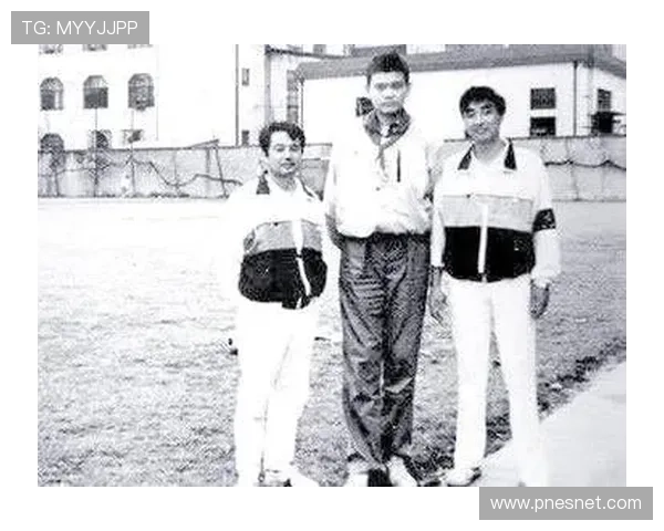 兰佩与姚明的篮球传奇:从青涩少年到国际巨星的成长之路 兰佩与姚明的篮球传奇:从青涩少年到国际巨星的成长之路